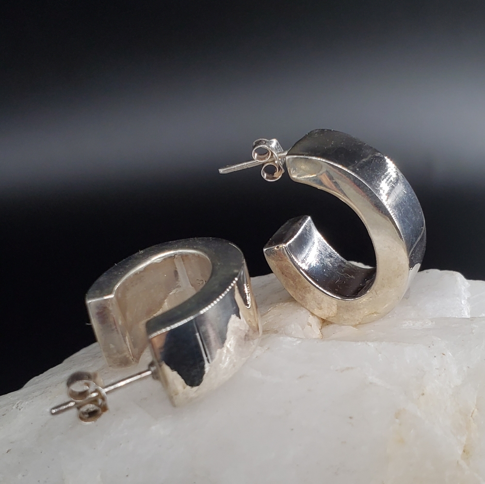 Sterling Silver 925 Silver Hoops Lightweigh Earrings Quality Silversmith
